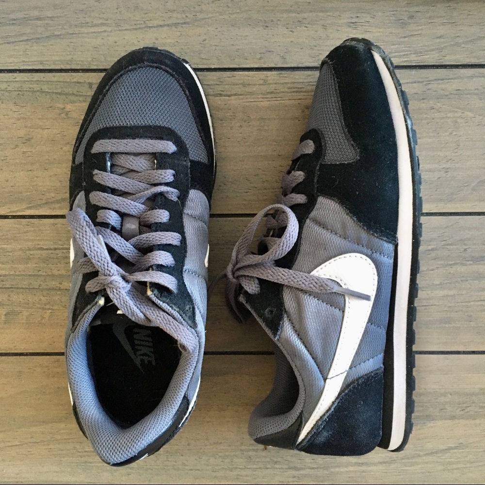 Nike women’s sneakers